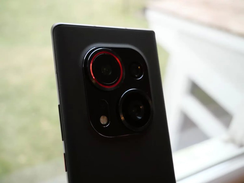 Telefoto Kamera: Dünyanın İlk Geri Çekilebilir Portre Lensi