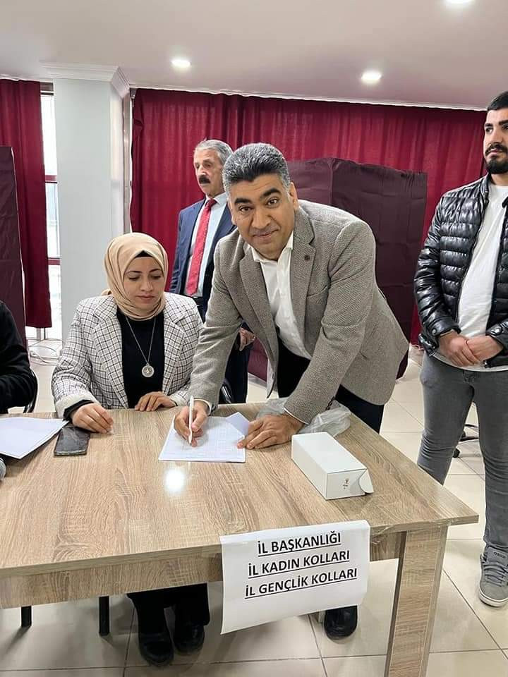 AK Parti'de milletvekili aday adayları teşkilatların kantarına çıkıyor