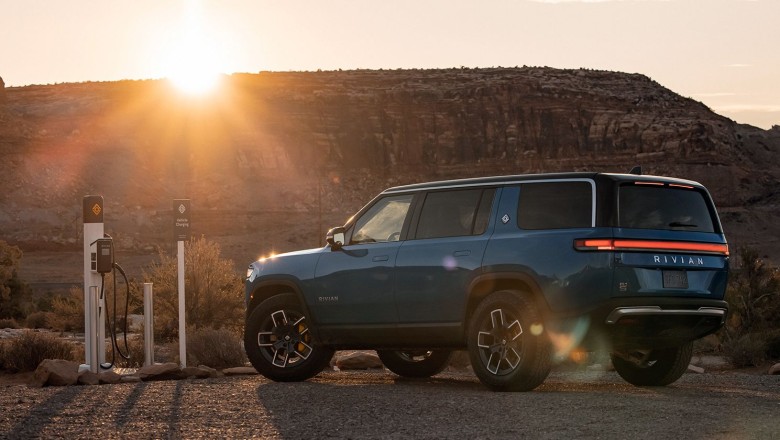 Rivian R1S'nin Tesla Model X'ten Daha İyi Olması için 4 Neden