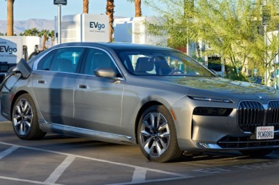 BMW'nin Yeni Nesil Elektrikli Arabasının Bataryaları Daha Fazla Menzil ve Daha Düşük Maliyet Sunacak