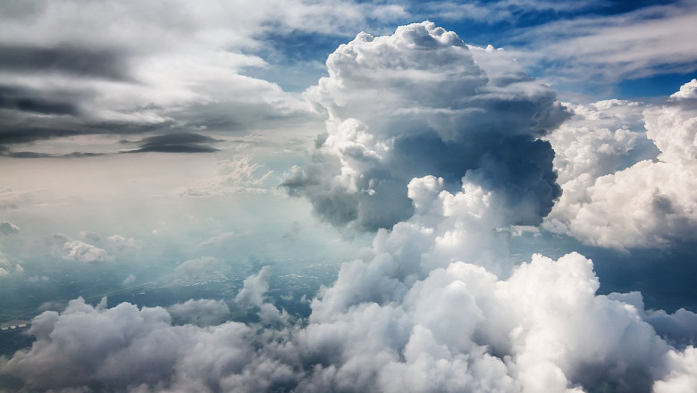 İyonosfer: Atmosferin Elektromanyetik Dalgaların Yansımasını ve Haberleşme Teknolojilerinin Çalışmasını Sağlayan Bölümü