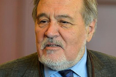 Prof. Dr. İlber Ortaylı: Gençlerin Deprem Yardımına Devam Etmeleri İçin Liseler ve Üniversitelerin Tatilini Uzatın