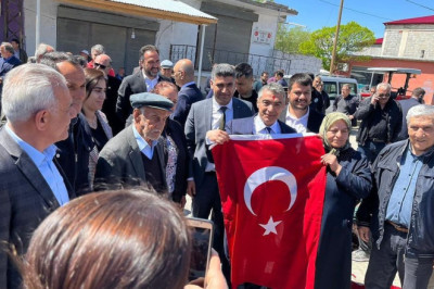 AK Parti adayı ilçe ve esnafları ziyaret etmeye devam ediyor