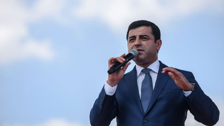 Selahattin Demirtaş’ın aktif siyaseti bıraktığını açıkladı