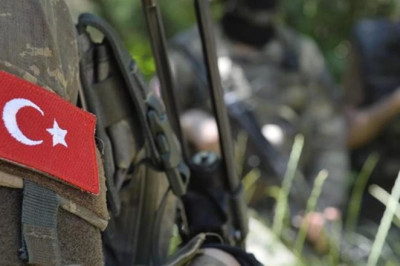 Pençe Kilit Harekat bölgesinde EYP patlaması sonucu 2 asker şehit oldu.