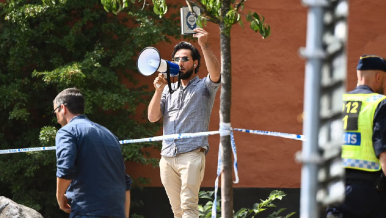 İsveç'te Cami Önünde Gerçekleşen Provokatif Eylemde Kur'an-ı Kerim Yakıldı, Polis Müdahale Etmeyerek Tartışma Yarattı
