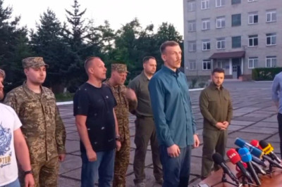 Azov Komutanları Ukrayna'ya Varışında Karşılama ve Rusya'nın Tepkisi: Gerilim Yükseliyor