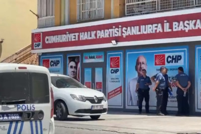 CHP Şanlıurfa İl Başkanlığı'nda Gerginlik: Parti Binasına Kilit Vuruldu