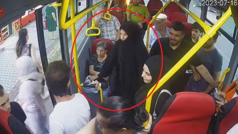Bursa'da Tesettürlü Genç Kıza Hakaret Eden Kadına Yolculardan Tepki!