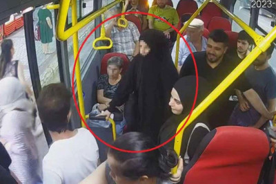 Bursa'da Tesettürlü Genç Kıza Hakaret Eden Kadına Yolculardan Tepki!