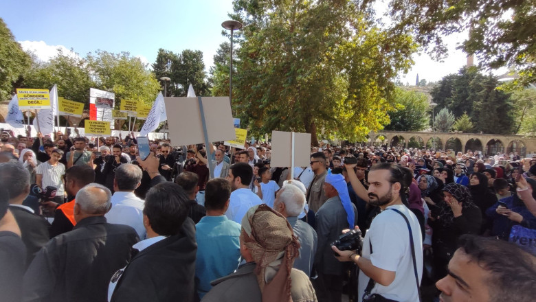 Şanlıurfa'da Binlerce Kişi Filistin'deki İsrail Saldırısını Protesto Etti