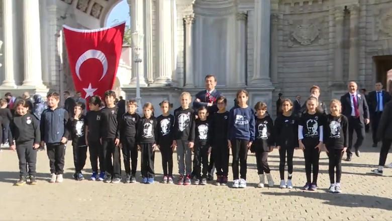 İstanbul Büyükşehir Belediye Başkanı Ekrem İmamoğlu, 10 Kasım'da Dolmabahçe Sarayı'nda Atatürk'ü Anma Etkinliği'nde Çocuklara Sürpriz Yaptı