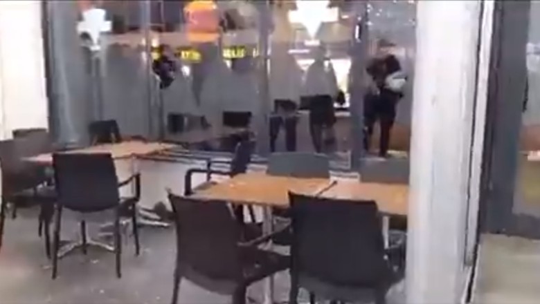 Van'da Gerçekleşen Filistin'e Destek Yürüyüşü Sonrası Burger King Şubesine Taşlı Saldırı