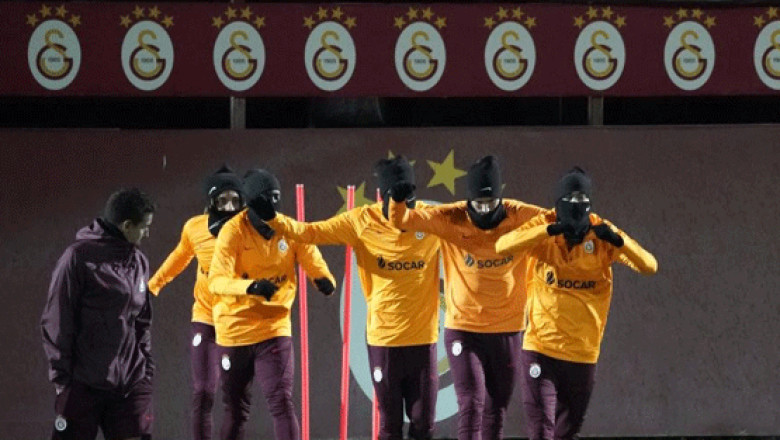 Galatasaray, Manchester United Maçına Hazır: Yağmur Altında Son Antrenman Tamamlandı