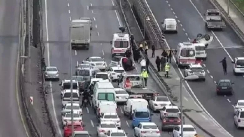 İstanbul’da Zincirleme Trafik Kazası: 2 Yaralı