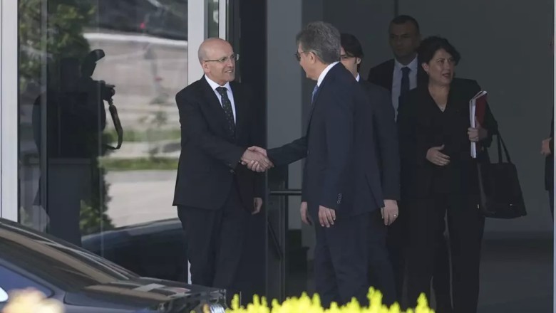 Mehmet Şimşek'e Kritik Ziyaret Sonrası İlk Açıklama! 'Kırmızı Dosya' Merak Uyandırdı, Görüşmenin Süresi Dikkat Çekti